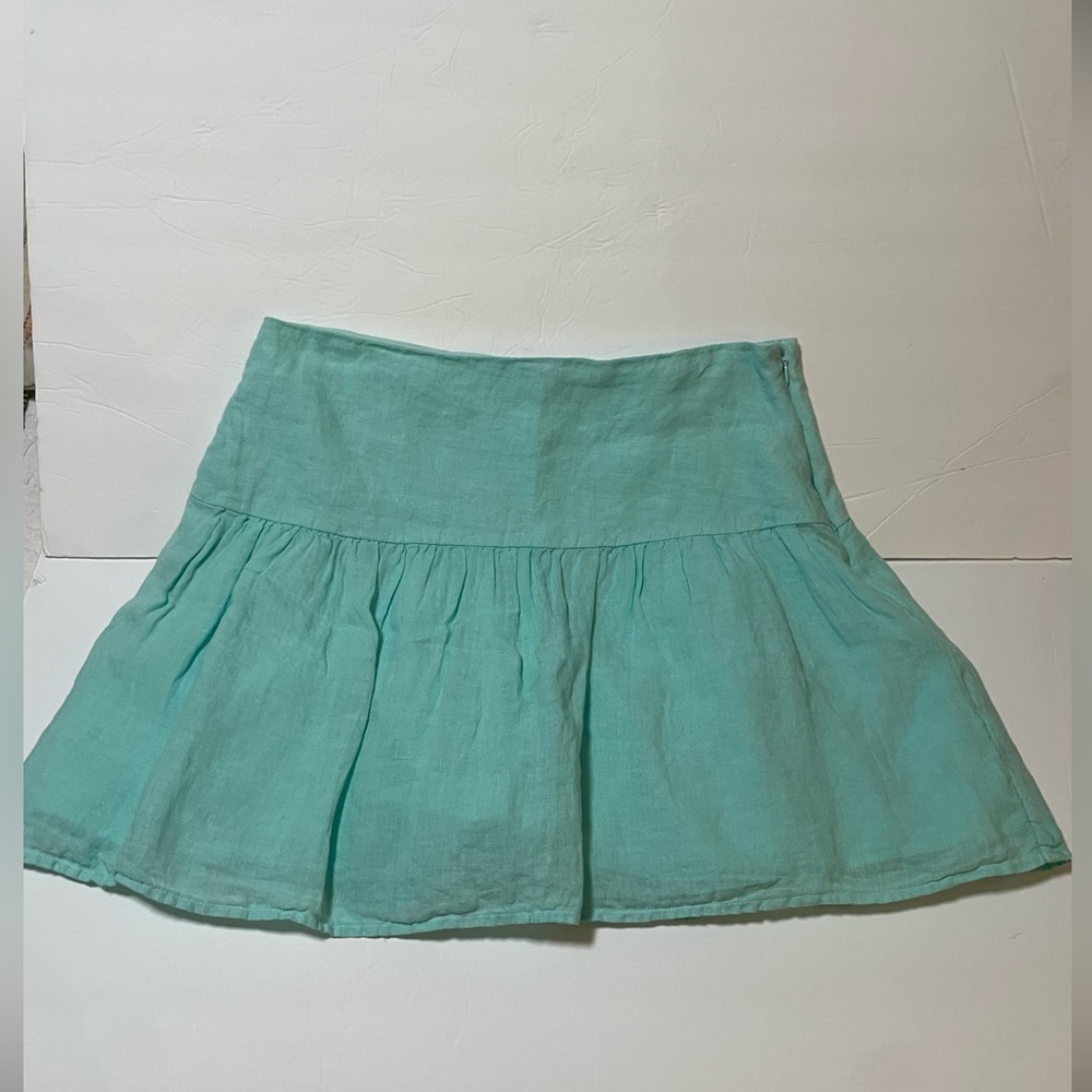 Vineyard vines size 2 linen mini skirt.